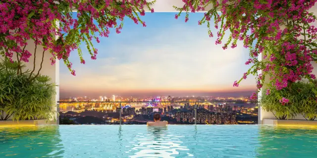 Rooftop Infinity Pool